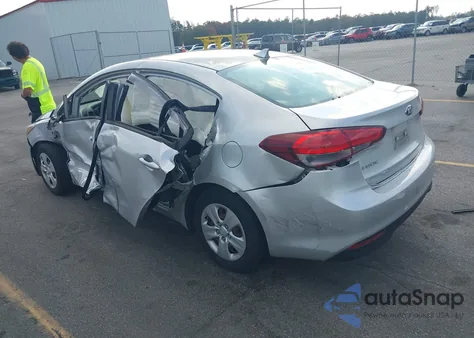 2017 Kia Forte Lx z USA, uszkodzony, nr VIN 3KPFK4A76HE053537